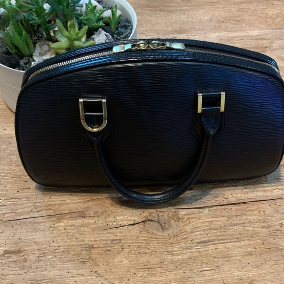 Black Louis Vuitton Jasmine in great condition! - Picture 2 of 8
